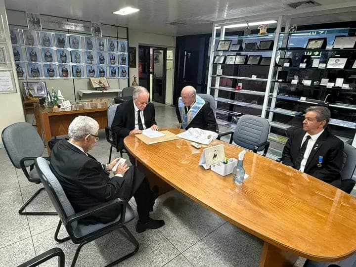 Oficiais reunidos em cerimônia no Brasil